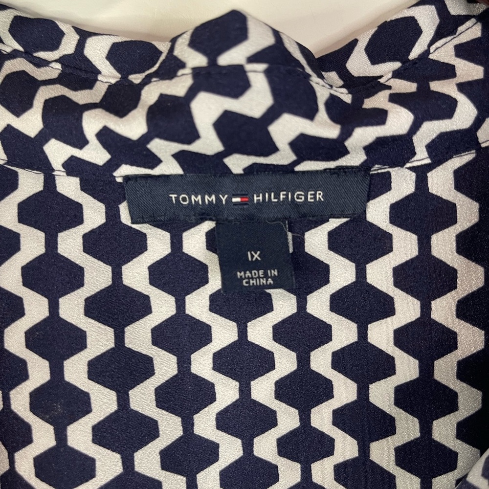 Tommy Hilfiger‎ Navy and White Zigzag Button Down blouse - Picture 6 of 10